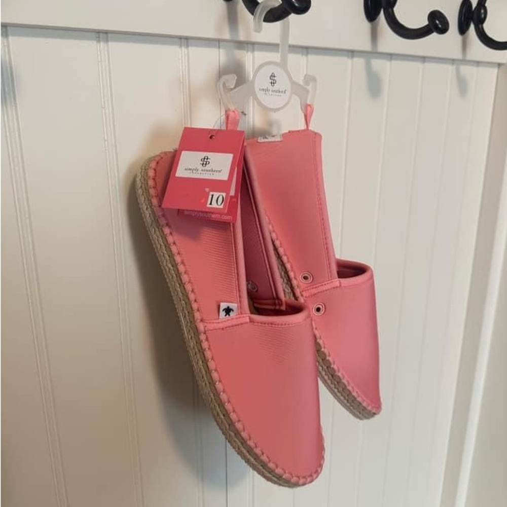 NWT Simply Southern shoes